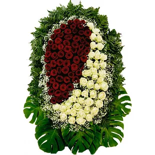 Ритуальный венок из живых цветов " Прощальный букет "